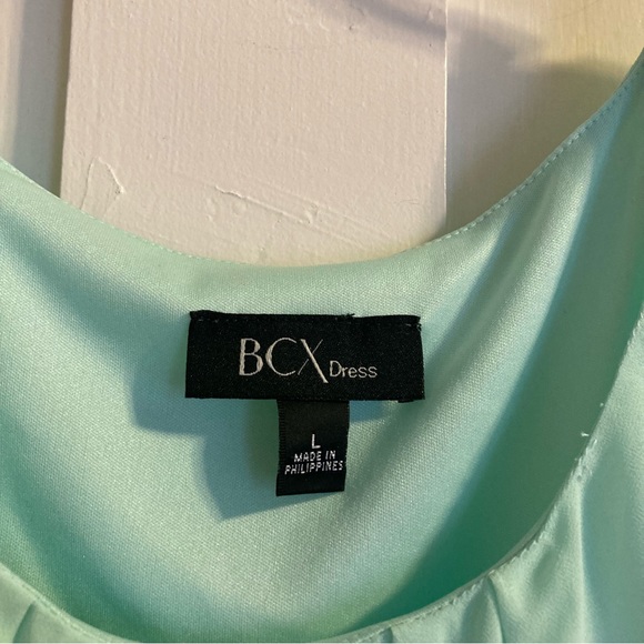 Color block handkerchief hem dress - Picture 3 of 6